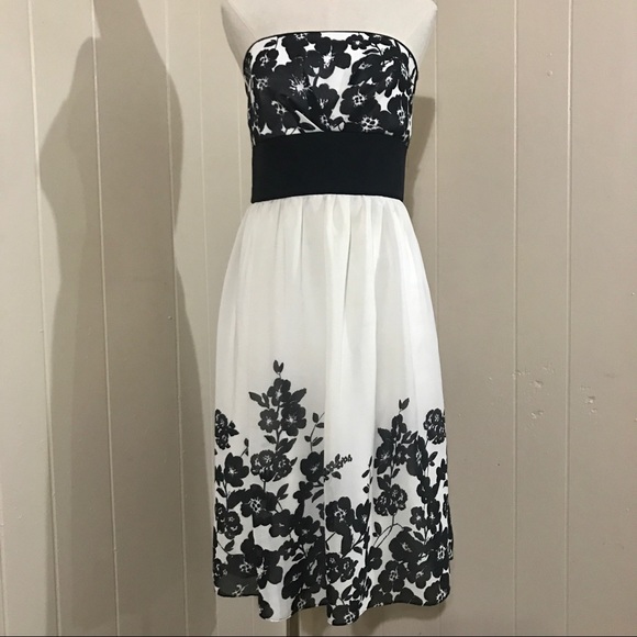 White House Black Market Dresses & Skirts - White House Black Market formal dress